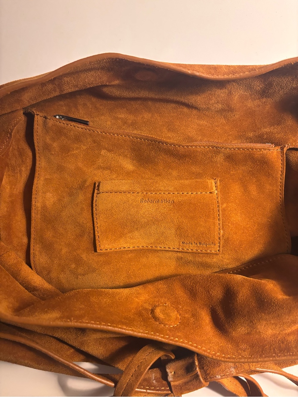 Reformation Medium Vittoria Tote in Couro Suede - Picture 4 of 5
